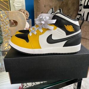 Size 1 Jordan 1Mid